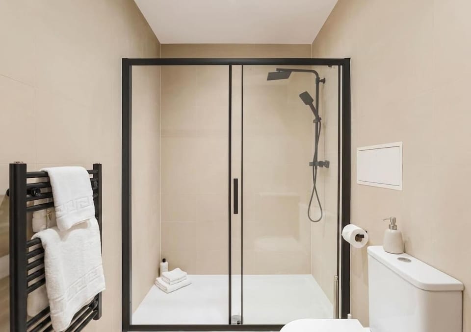 Modern & Spacious 1 Bed Apartment in Birmingham Apartment in Metropolitan Borough of Solihull
