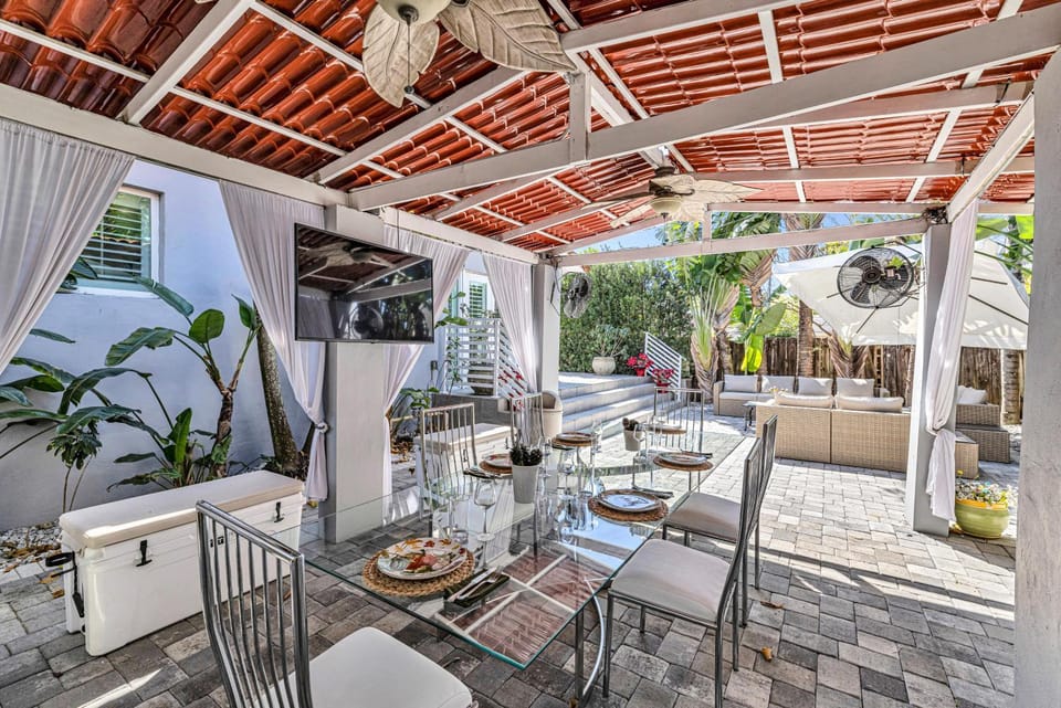 Miami Sombra - Prime Location-Parkfront- Den-Gazebo House in Coral Gables