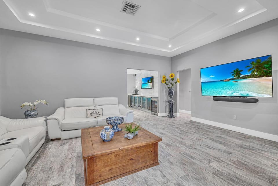 Miami Sombra - Prime Location-Parkfront- Den-Gazebo House in Coral Gables