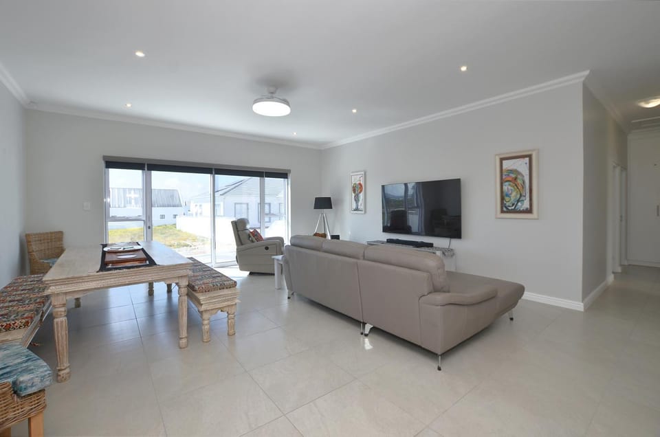 TV and multimedia, Living room, Dining area