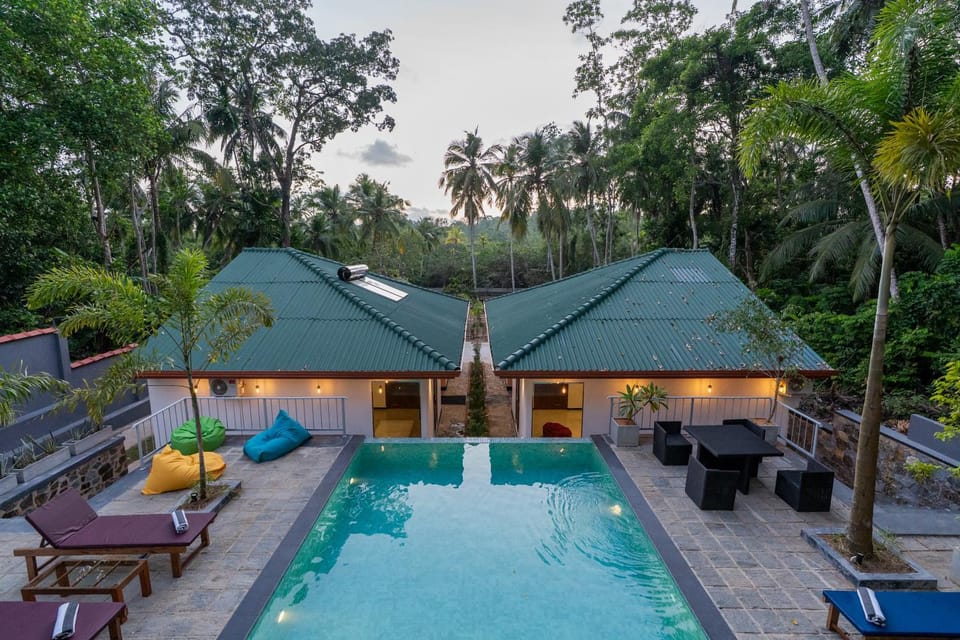 Property building, Patio, Spring, Day, Natural landscape, Garden, Garden view, Swimming pool, sunbed