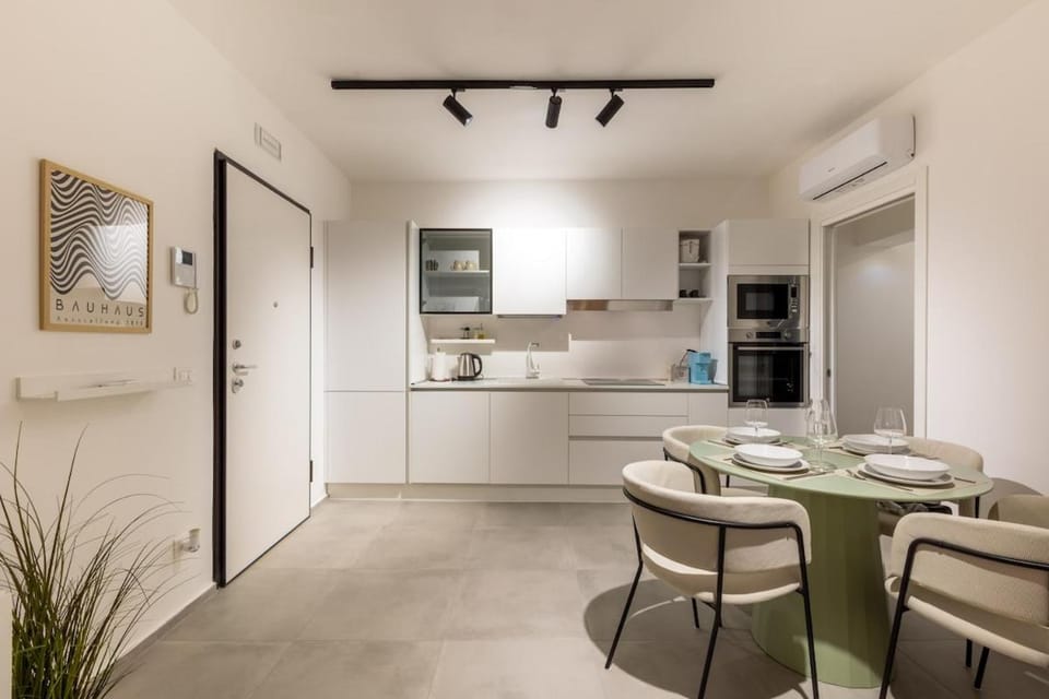 Kitchen or kitchenette, Dining area, dishwasher, minibar, oven, pet friendly, stove