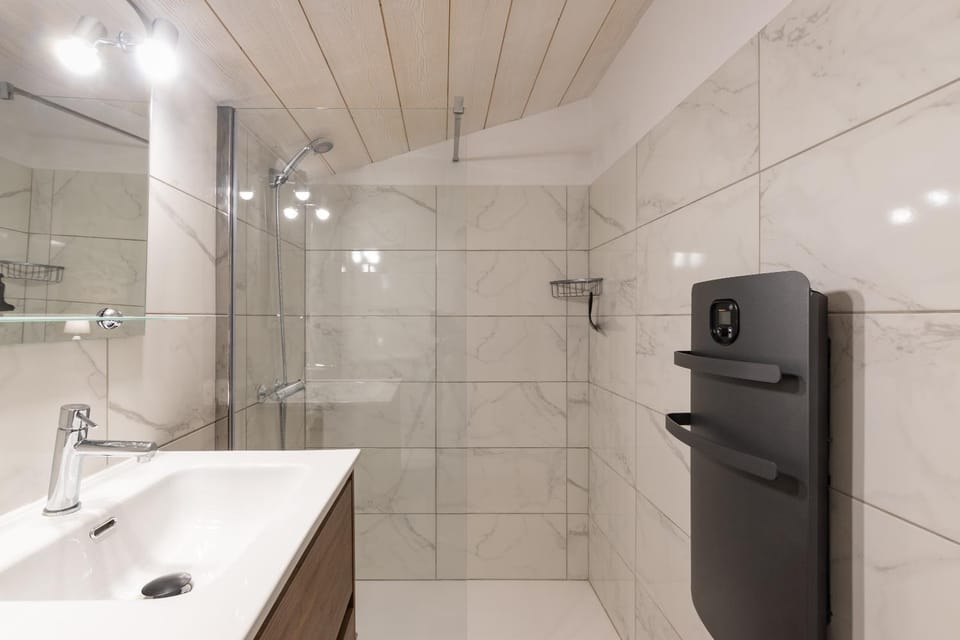 Bathroom, Living room