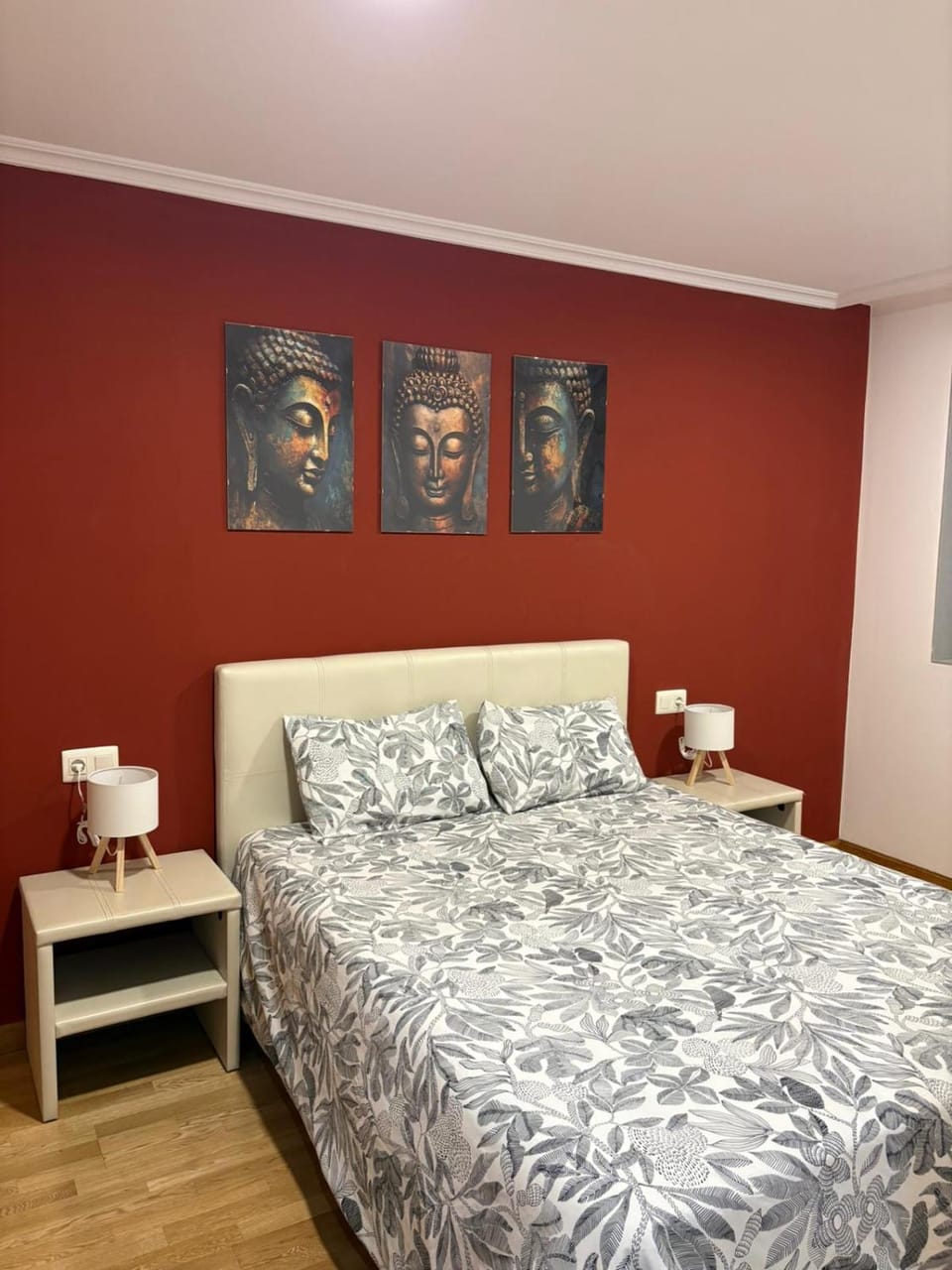 Photo of the whole room, Bedroom