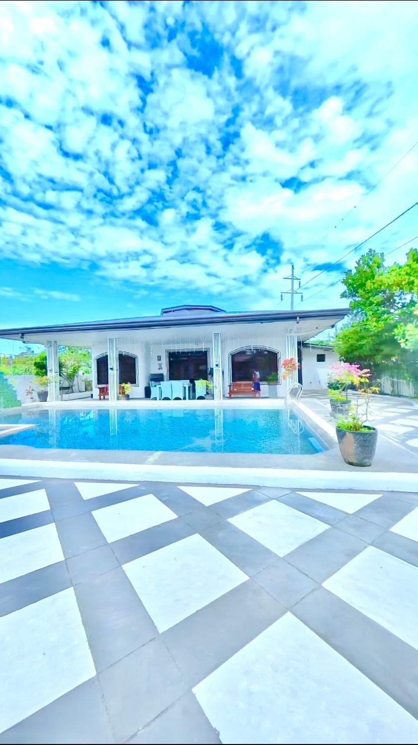 Property building, Day, Pool view, Swimming pool
