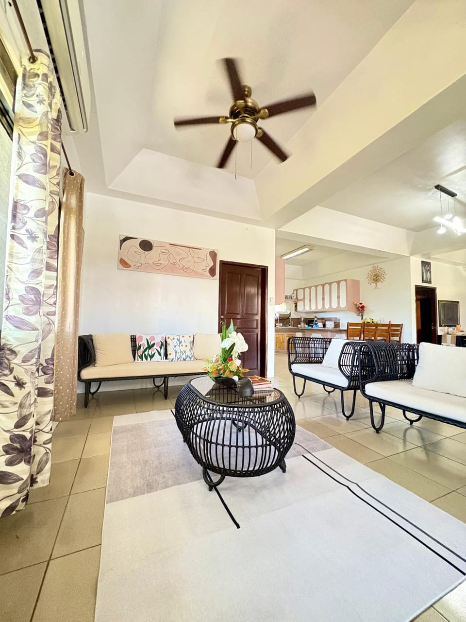 Living room, Seating area