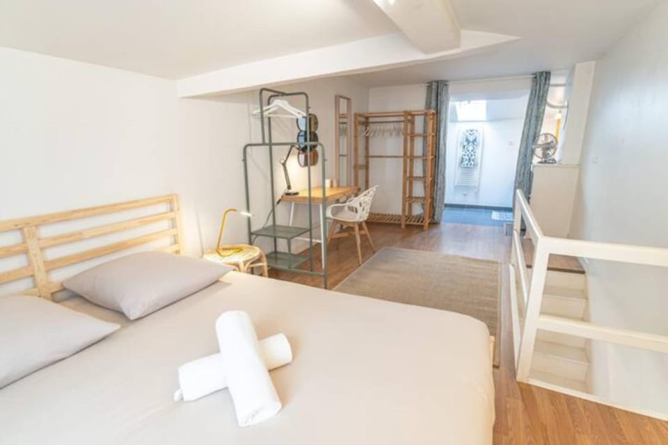 Peaceful & well-located duplex Parc Blandan Rhône & Wifi Apartment in Lyon