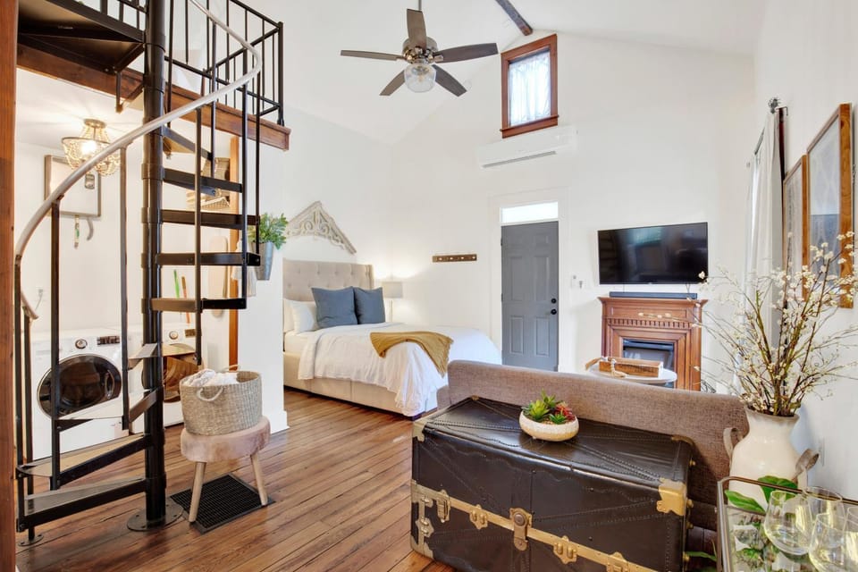 Cooper Cottage House in Savannah