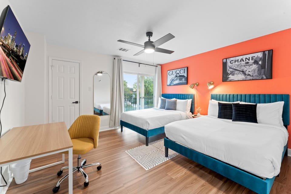 NRG MedCenter Luxe 4BD Home w FencedYard WasherDryer Pet Friendly House in Houston