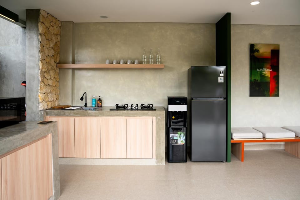Kitchen or kitchenette, Communal kitchen