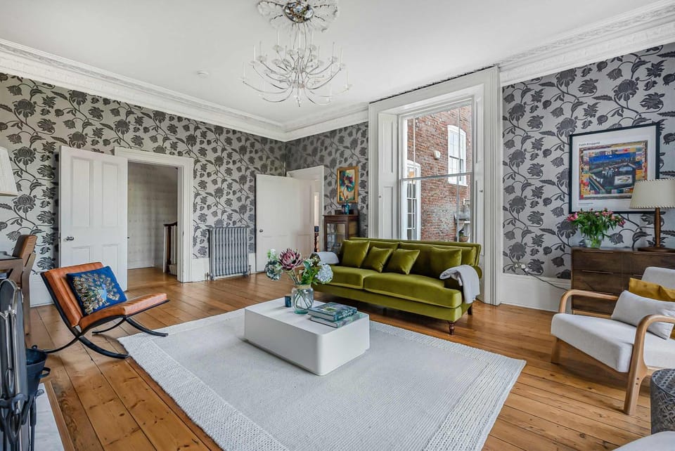 7BR Hertford Manor Hot Tub Cinema Garden House in Hertford