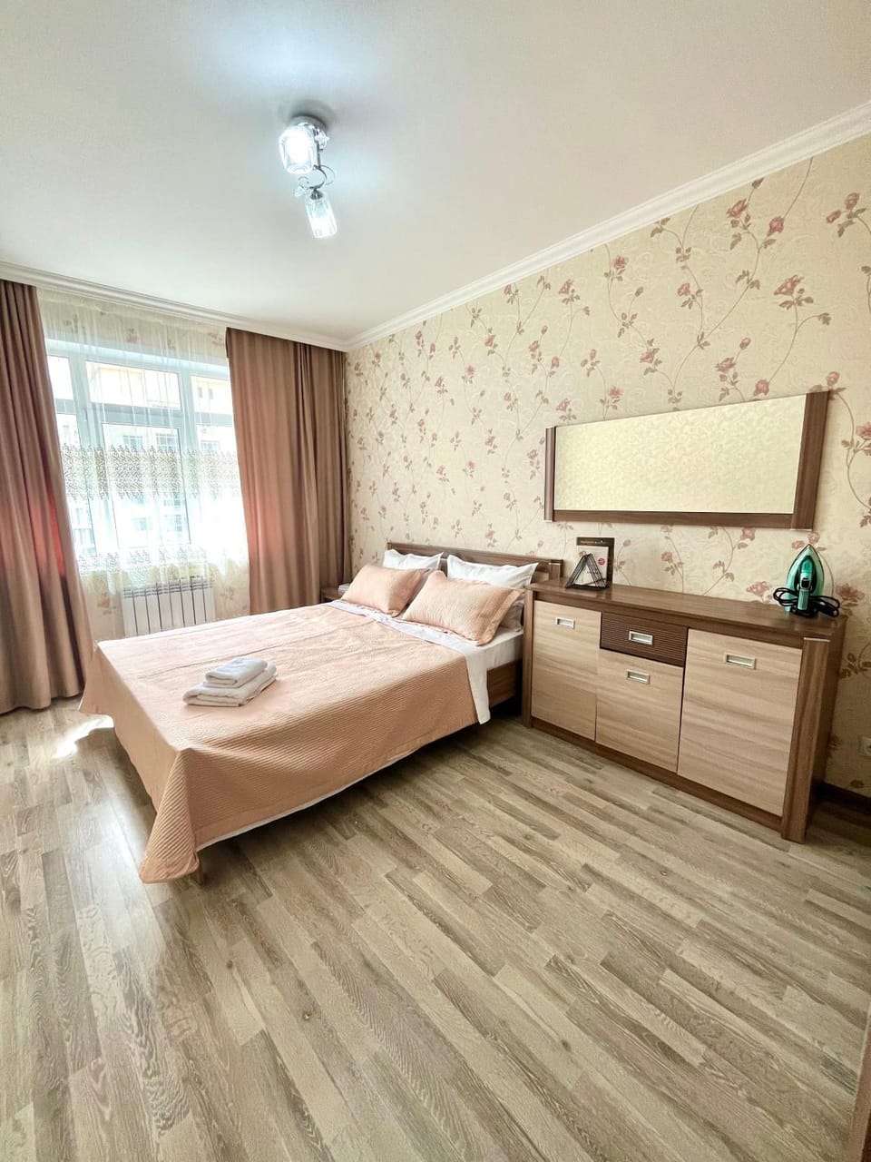 Bed, Living room, Photo of the whole room, Bedroom