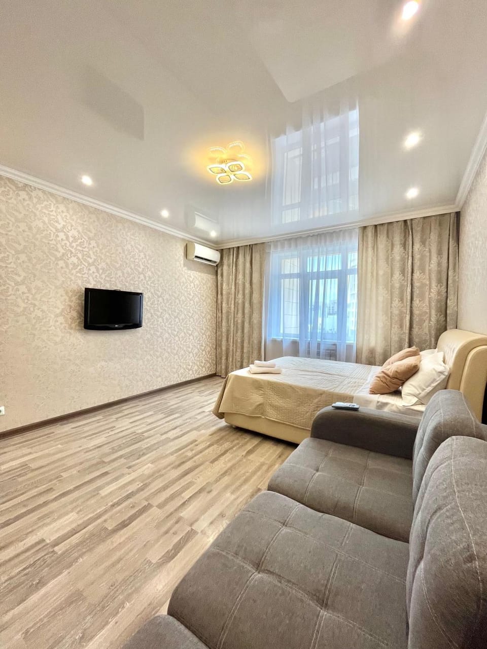 Bed, TV and multimedia, Living room, Seating area, Bedroom, air conditioner