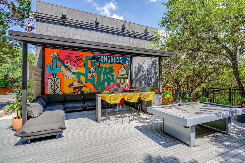 Prime SoCo boutique studios with laundry WiFi 7 Min to DT Apartment in Austin