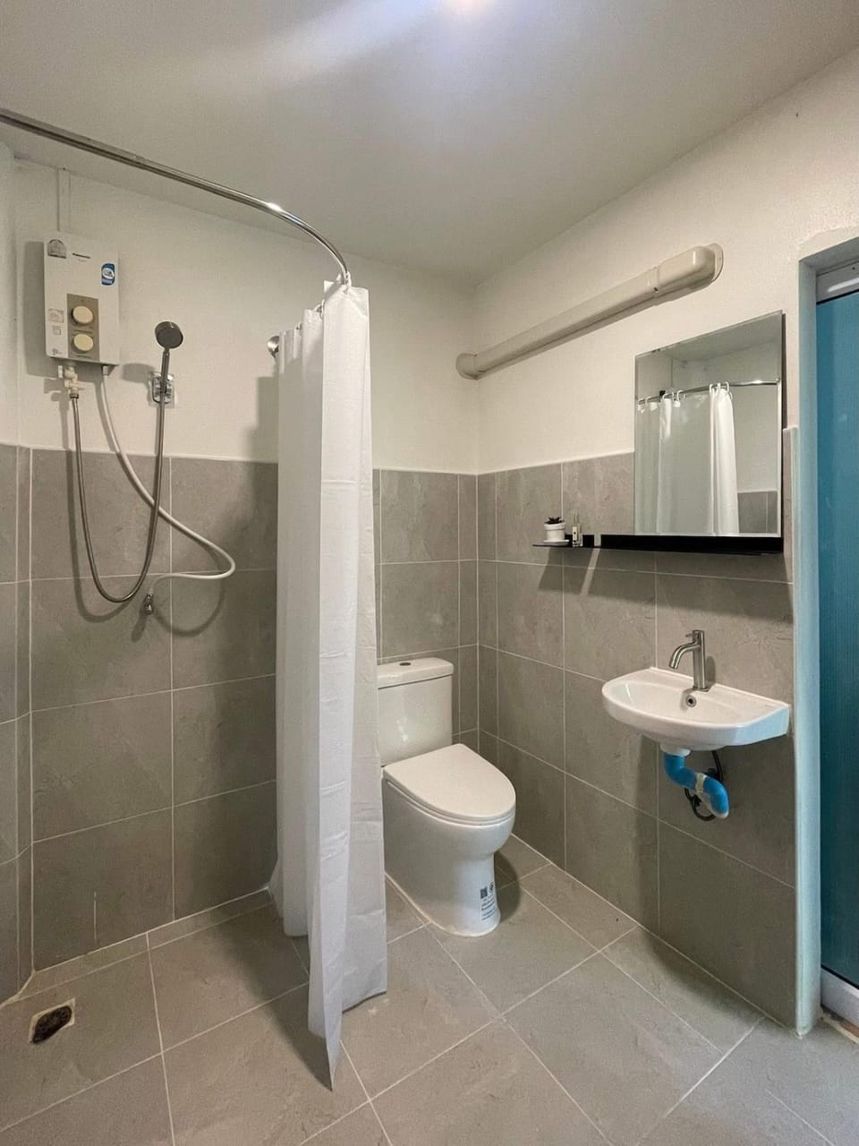 Shower, Toilet, Bathroom, bidet, towels