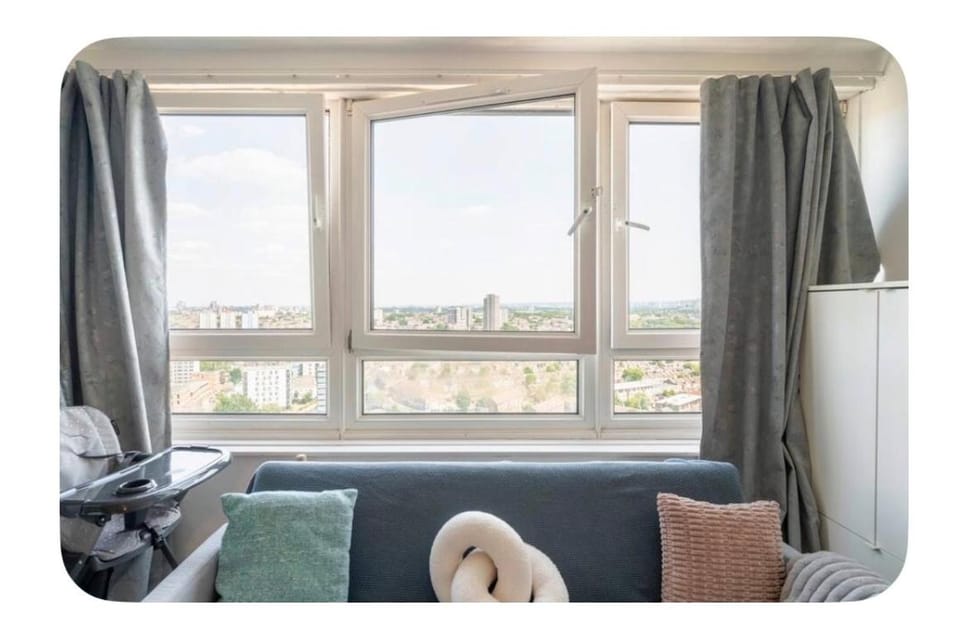 Cozy 1BR Apartment in Stratford with City View Apartment in London