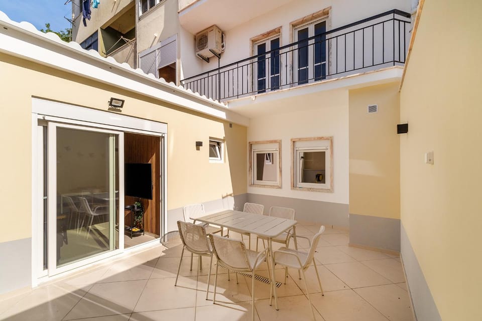 Patio, Dining area