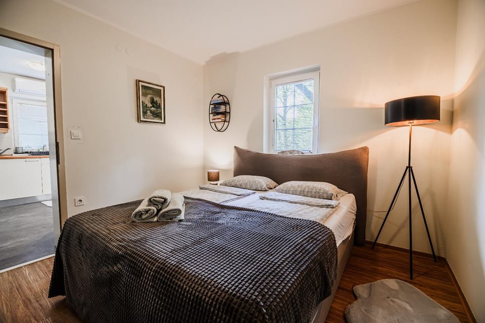 Bed, Photo of the whole room, Bedroom, towels