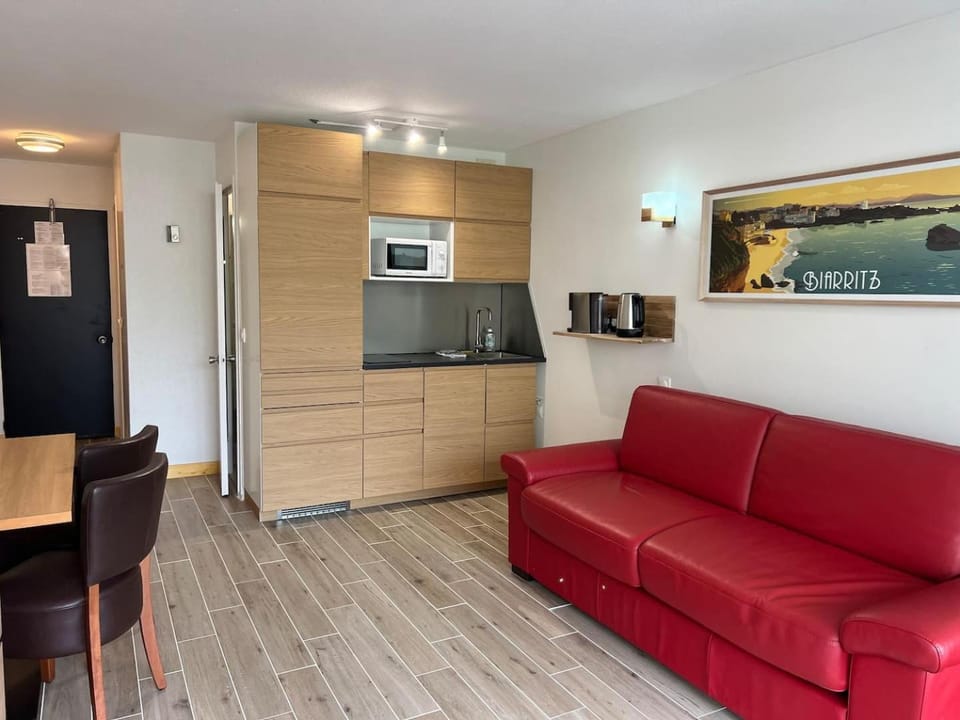 Kitchen or kitchenette, Seating area