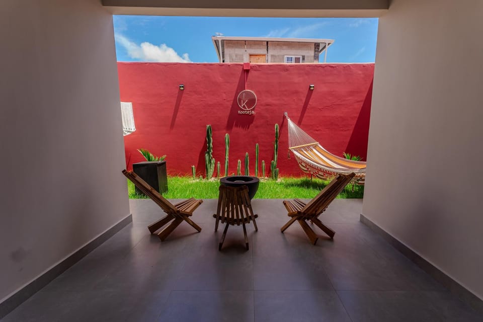 Patio, Living room