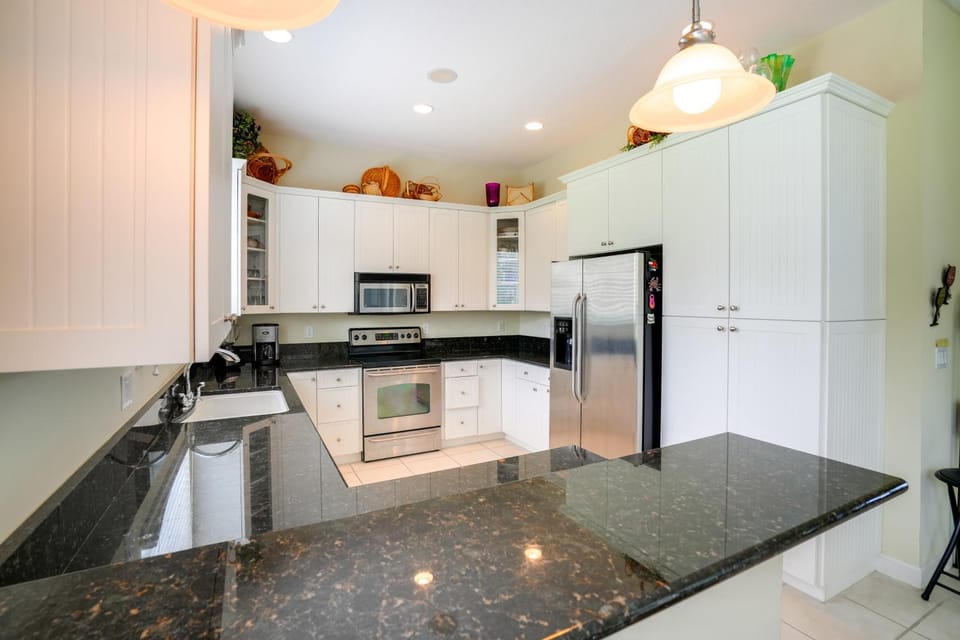 Swim & Golf: Family Home 2 Mi to Clover Park! House in Port Saint Lucie