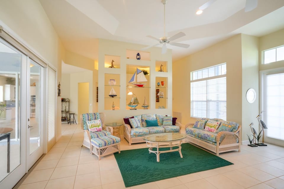 Swim & Golf: Family Home 2 Mi to Clover Park! House in Port Saint Lucie