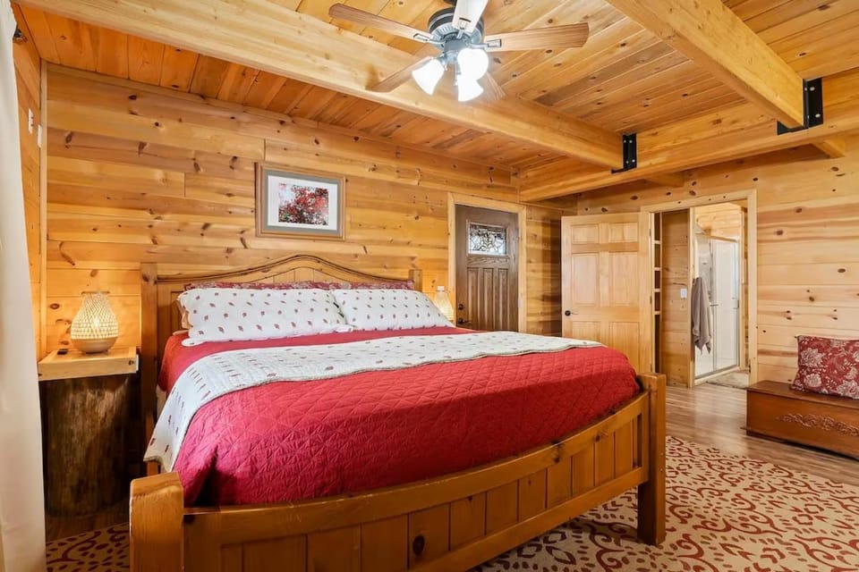 4BR Cabin with Game Room & Fire Pit Sleeps 13 Cabin in Utah