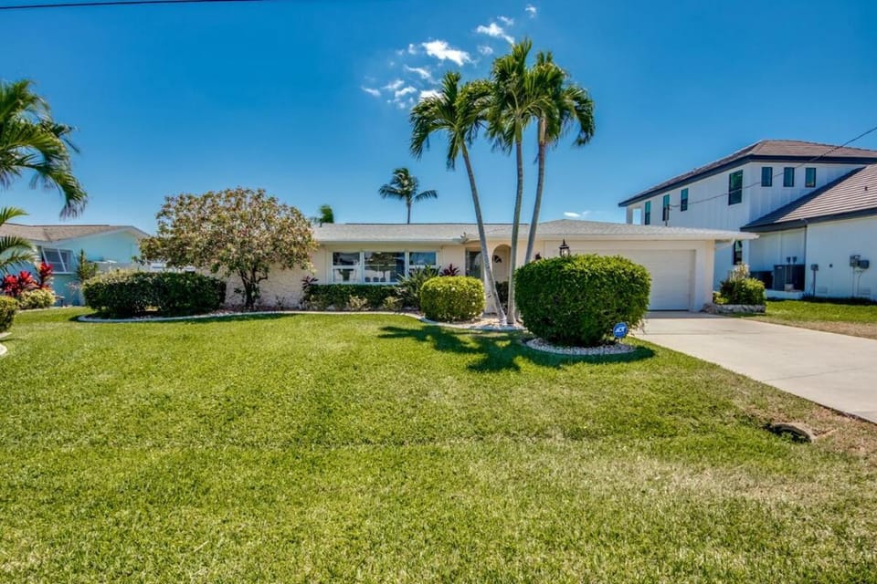 Nautical Breeze Boaters Paradise House in Cape Coral