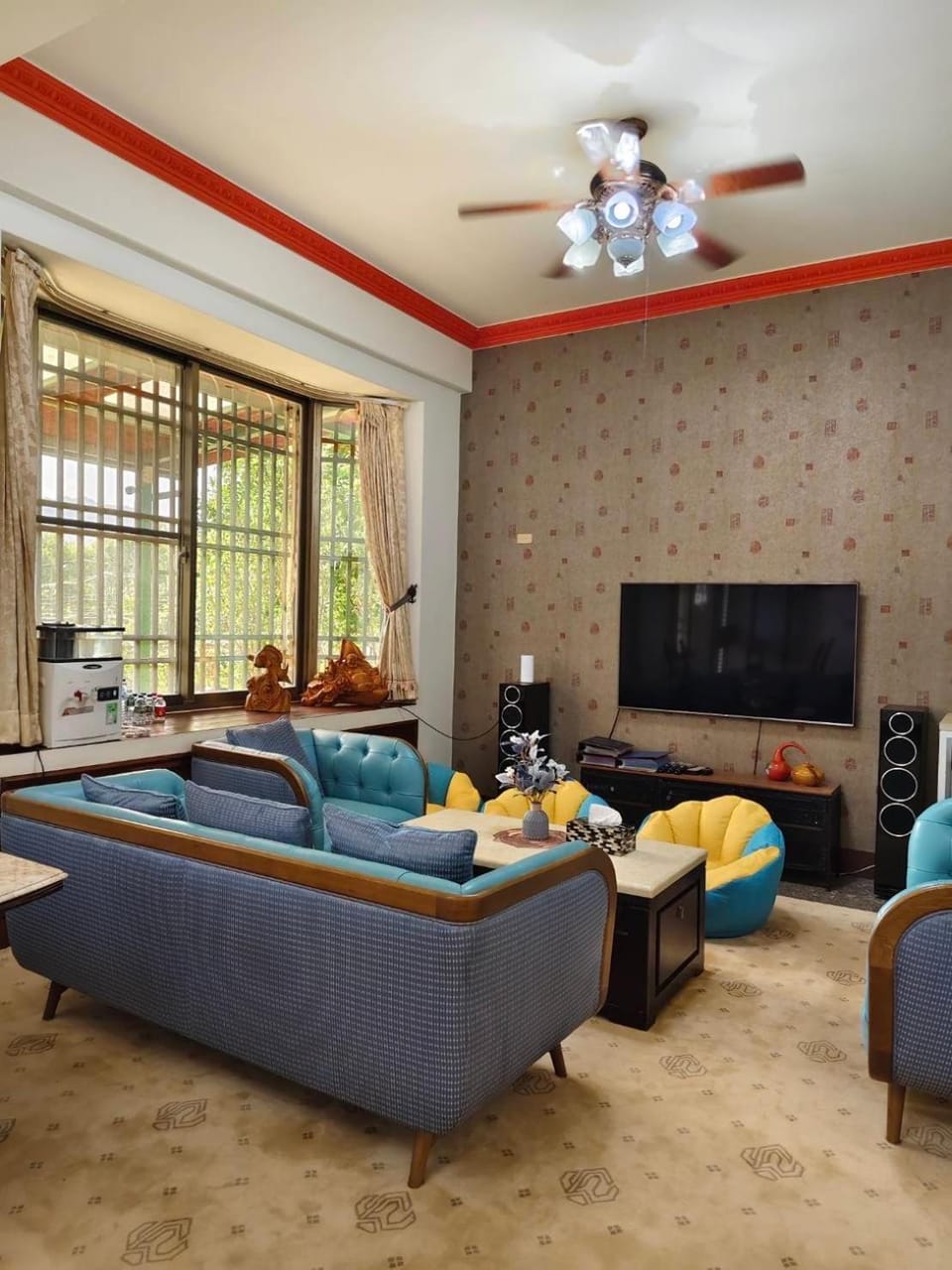 Communal lounge/ TV room