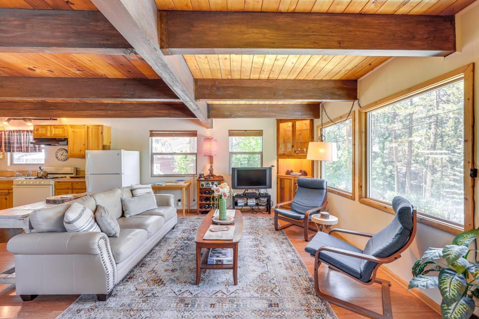 Hike, Ski & Explore Big Bear Lake: Cabin w/ Deck! Cabin in Big Bear