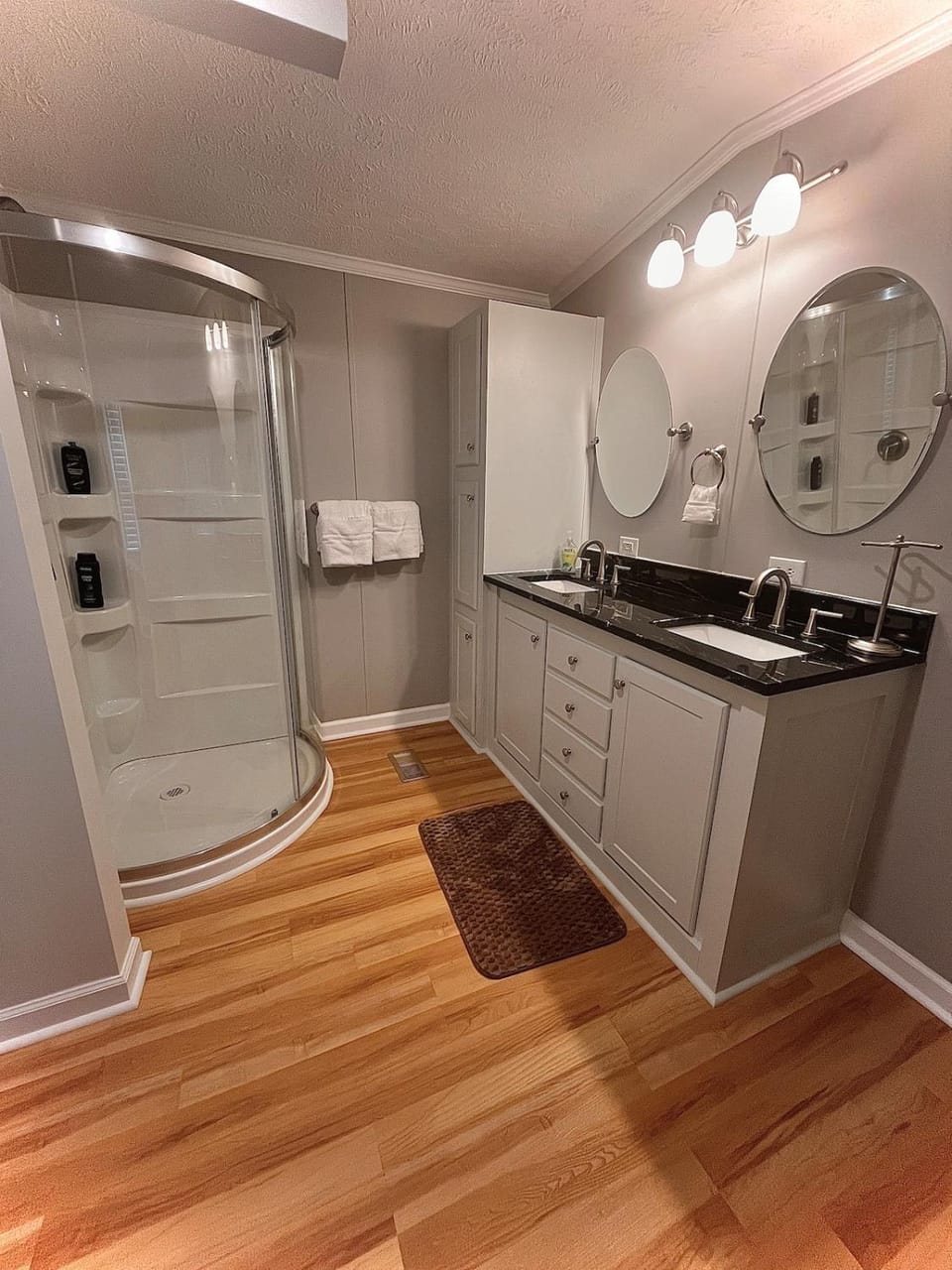 Shower, Toilet, Bathroom, towels