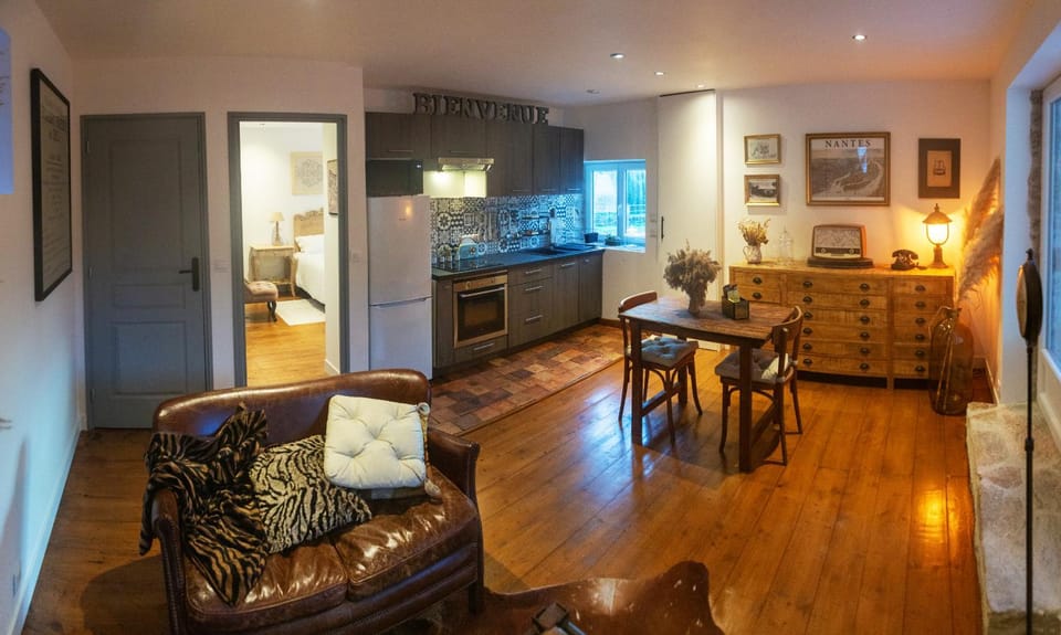Kitchen or kitchenette, Living room, Seating area, Dining area, oven, stove