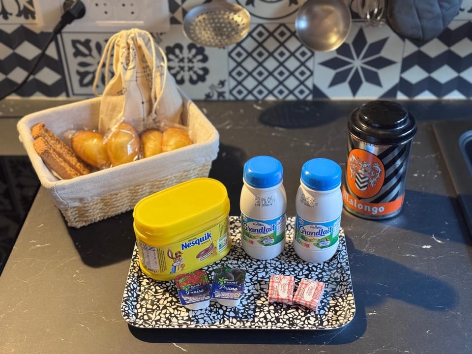 Kitchen or kitchenette, Food and drinks, Food, Breakfast, Continental breakfast