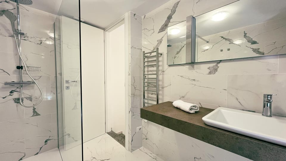 Shower, Bathroom, towels