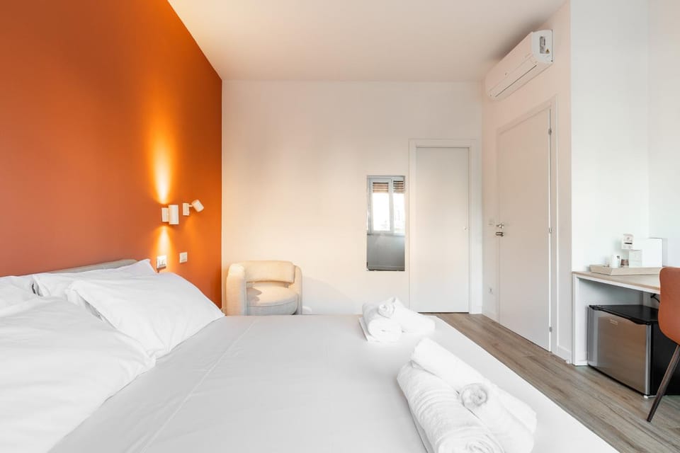 Bed, Photo of the whole room, Bedroom, wardrobe, air conditioner