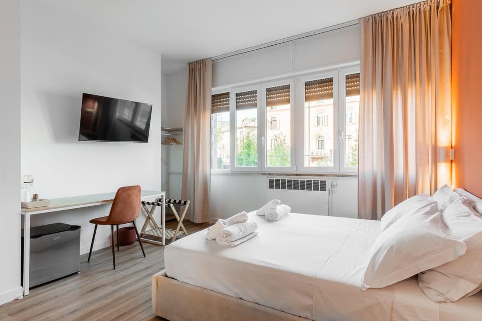 Bed, TV and multimedia, Photo of the whole room, Bedroom, internet, towels