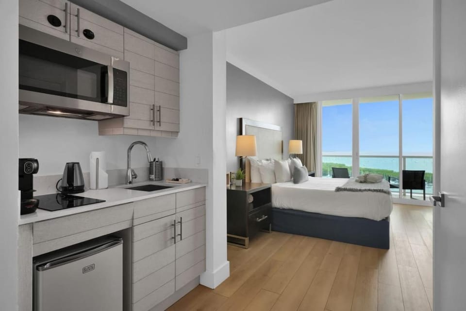 Modern Comfort Steps from the Ocean Breeze House in Coconut Grove