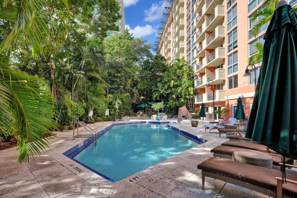 Palm Oasis, Pool and Free Parking Apartment in Coconut Grove