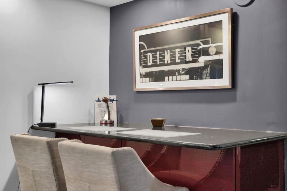 Grove Escape-Ocean Glimpse Apartment in Coconut Grove