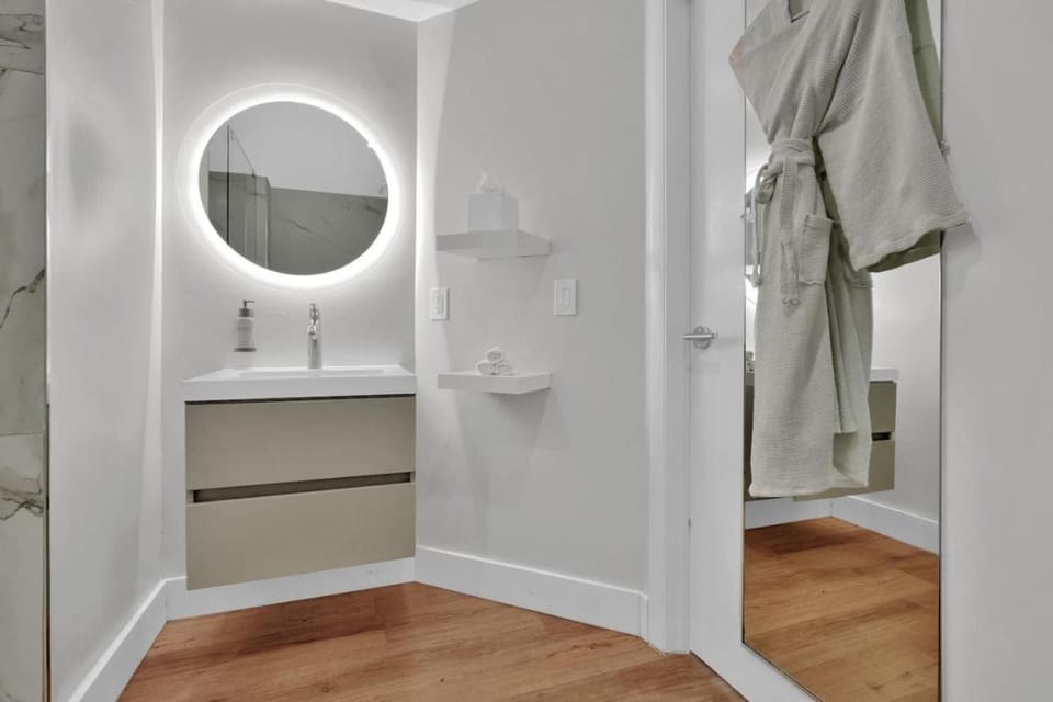 Unique Delight in Heart of Grove Apartment in Coconut Grove