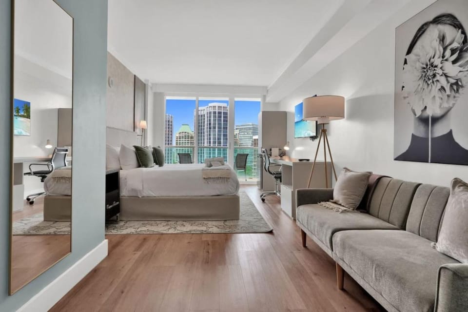 Unique Delight in Heart of Grove Apartment in Coconut Grove