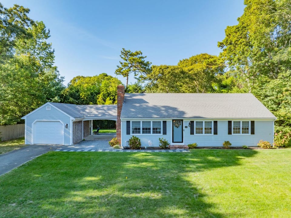 Charming Cape Escape Near Beaches Dining House in Yarmouth Port