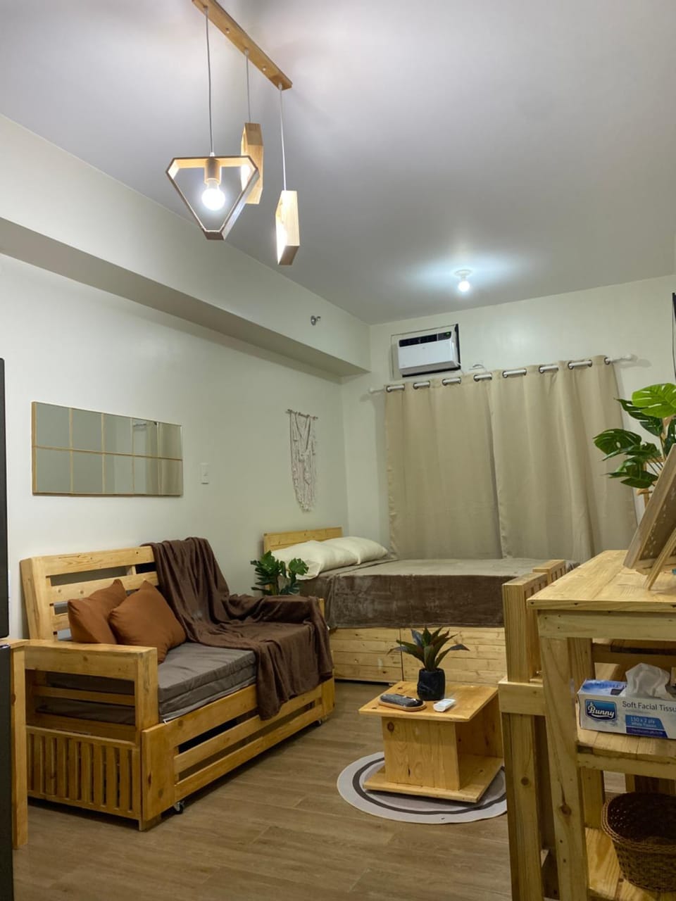 Photo of the whole room, Bedroom