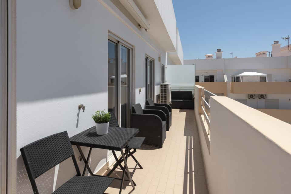Golfinho - Sea view with pool by HD Apartment in Quarteira