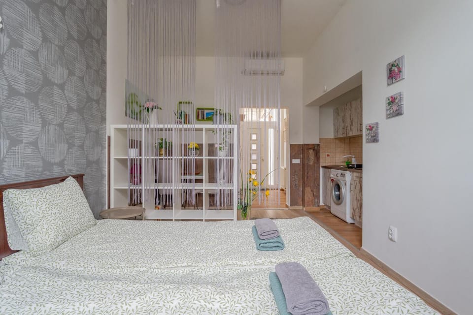 Grand City Comfort Studio & Apartment on Erzsebet Boulevard Apartment in Budapest