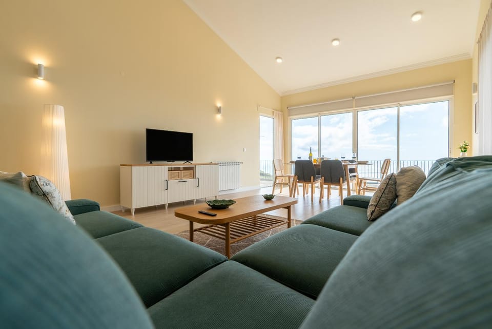 Communal lounge/ TV room, TV and multimedia, Living room, Seating area, Evening entertainment