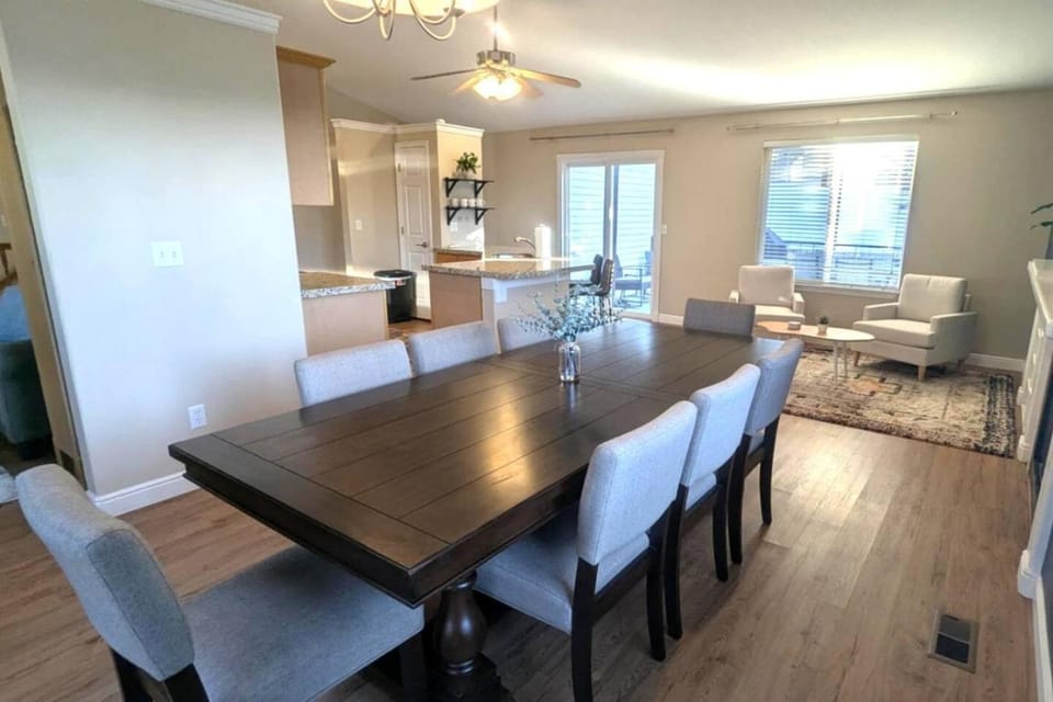 Best Location for Everything and brand new in Draper House in Draper