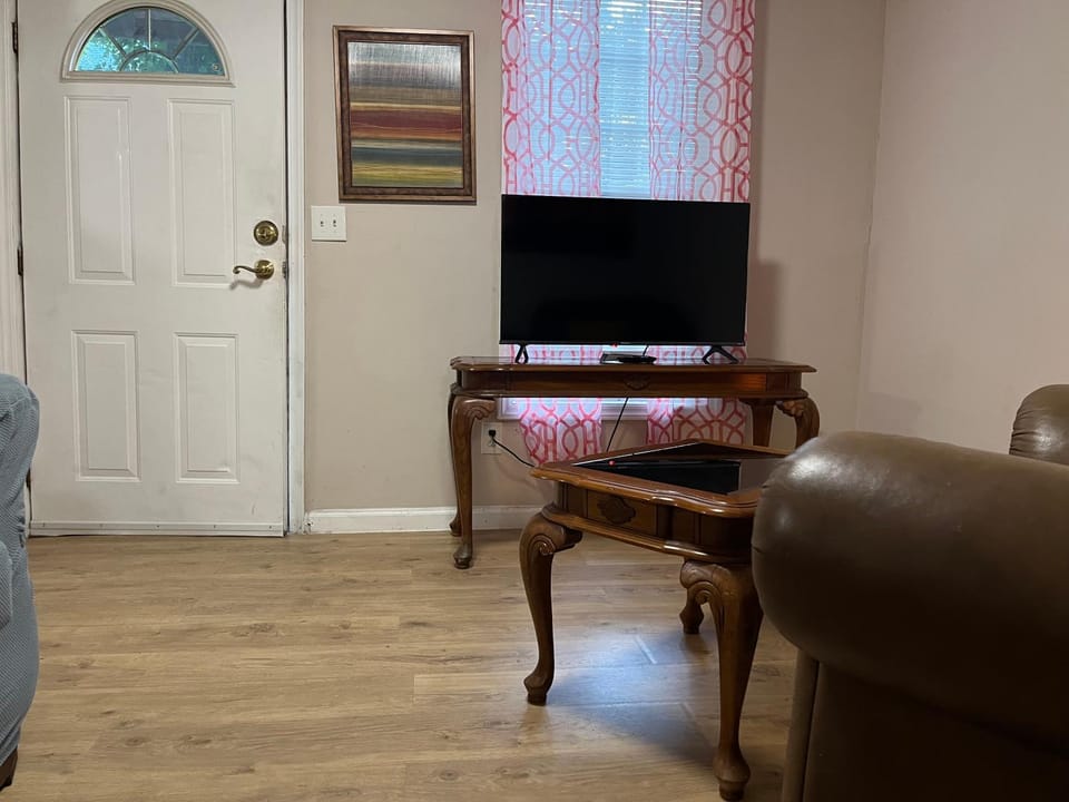 Communal lounge/ TV room, TV and multimedia, Seating area