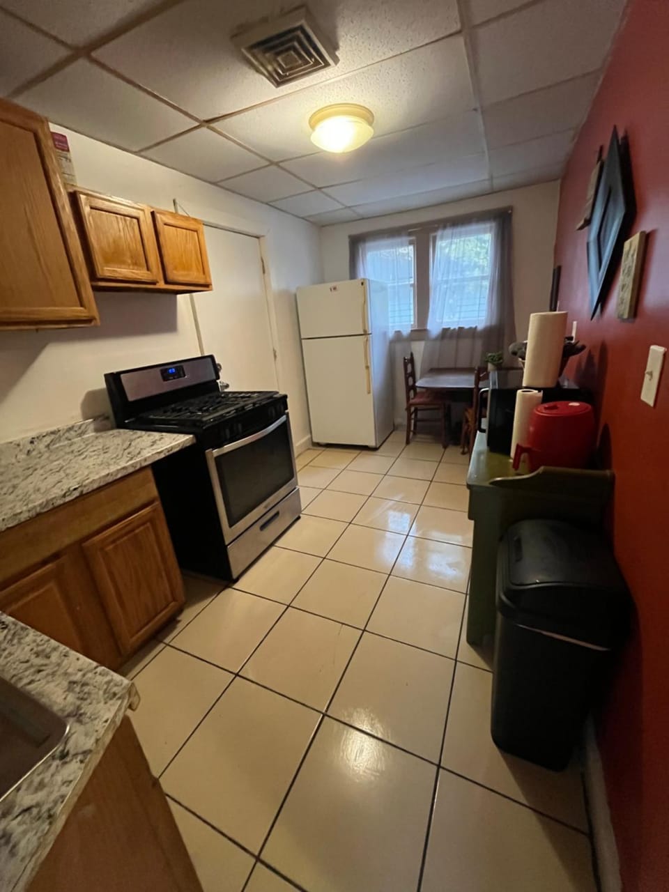 Kitchen or kitchenette, Dining area, oven, stove