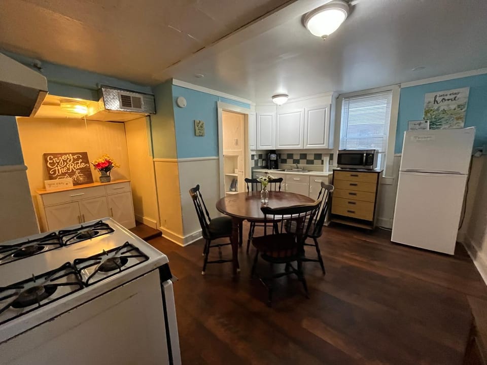 Kitchen or kitchenette, Communal kitchen, kitchen